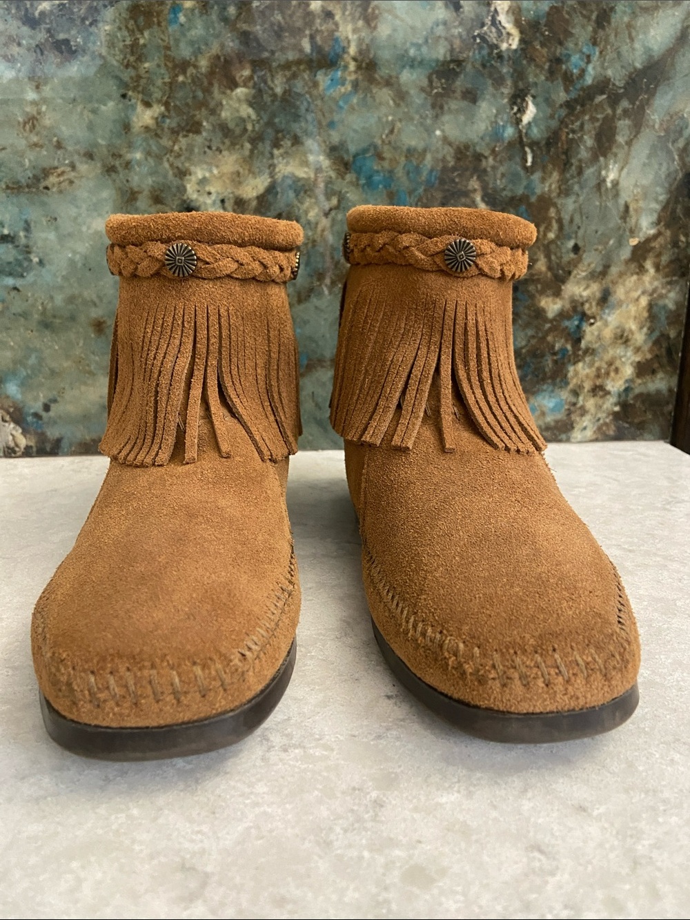 Minnetonka Suede Fringe Moccasin Booties in Chestnut Brown, size 7. Like-NEW - Picture 5 of 14